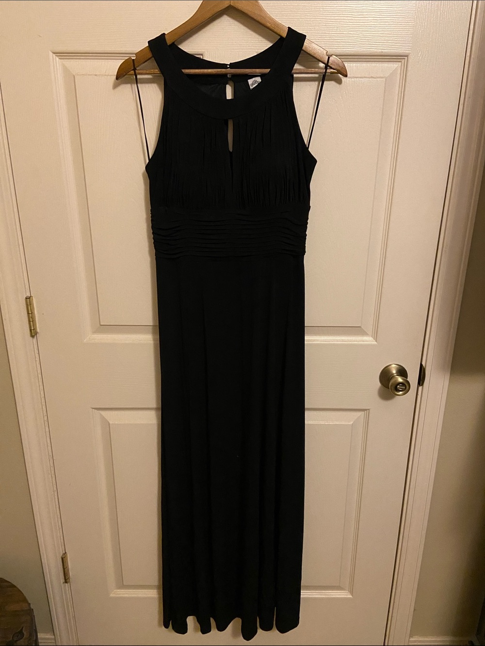 Signature by Sangria Black Sleeveless Evening Gown Dress with Keyhole